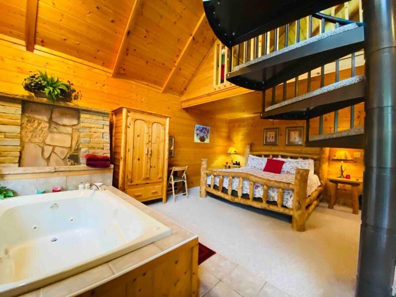 Romantic, Honeymoon Cabin In The Smokies! Gatlinburg Exterior foto