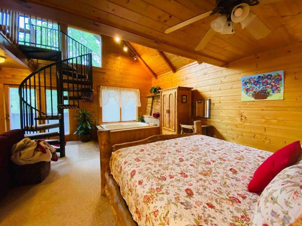 Romantic, Honeymoon Cabin In The Smokies! Gatlinburg Exterior foto